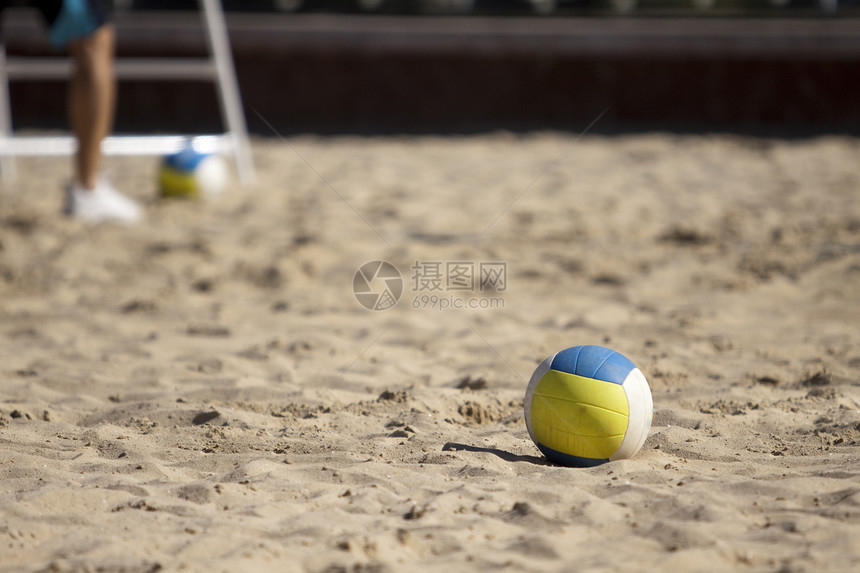 海滩排排球截击休闲活动沙滩游戏乐趣图片