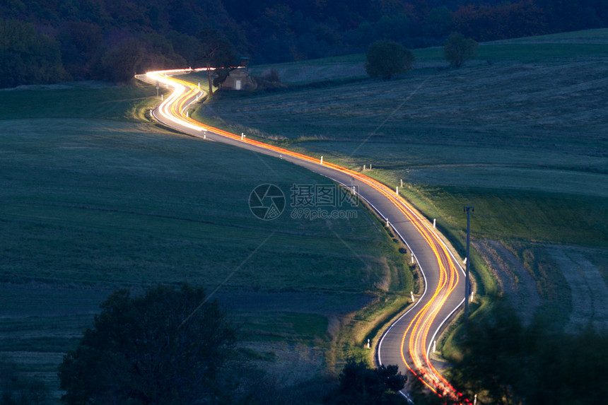 国家公路灯光带后勤运输光源辉光爬坡环境运动流动车辆情绪图片