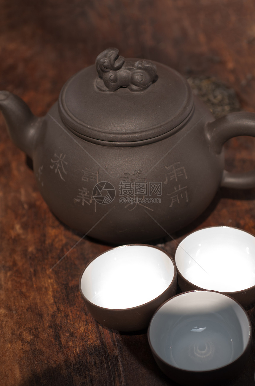 中国绿色茶壶和杯子美食传统文化香气饮料叶子芳香黏土草本植物液体图片