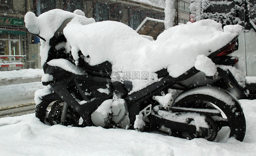 冬季前摩托车图片