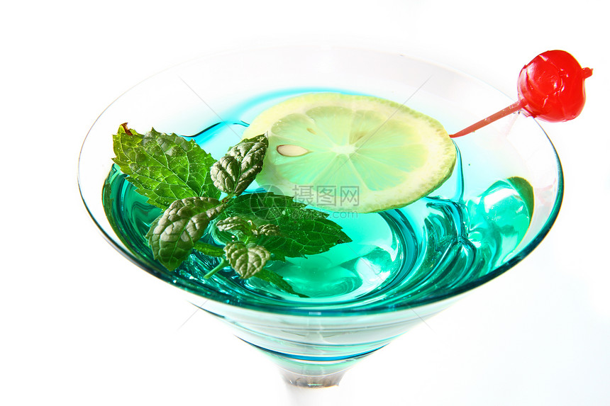 鸡尾酒绿色装饰水果水晶浆果饮料特写红色柠檬酒精图片