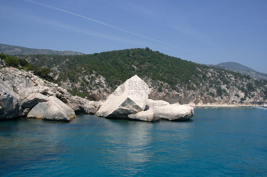 撒丁岛海岸海洋蓝色海景反射支撑海浪太阳旅游活力图片