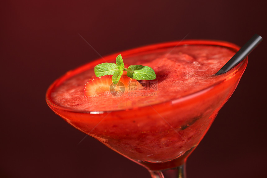 冷冻草莓红色饮料玻璃酒精食物照片果汁水平水果液体图片