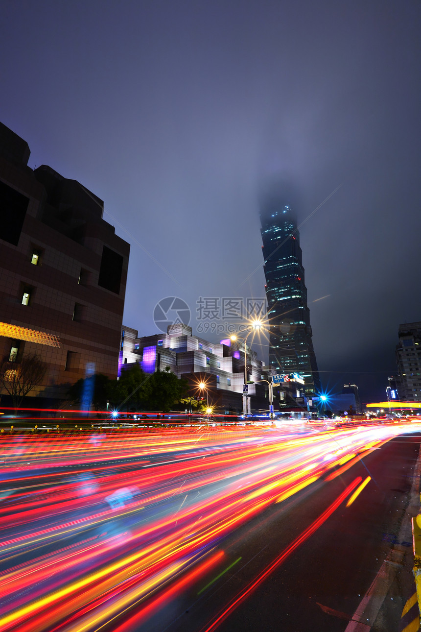 台北商业区夜里市中心公共汽车戏剧性旅行场景交通景观城市运动线条图片