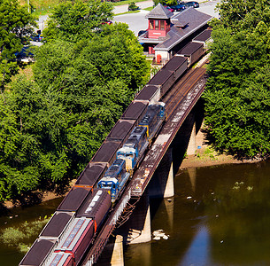 哈珀斯渡轮火车站高清图片