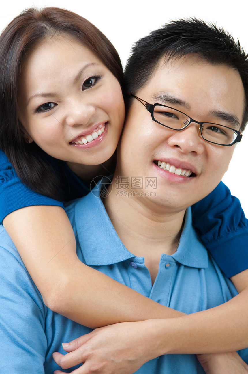 亚洲情侣家庭蓝色手臂青年情人夫妻感情喜悦女士拥抱图片