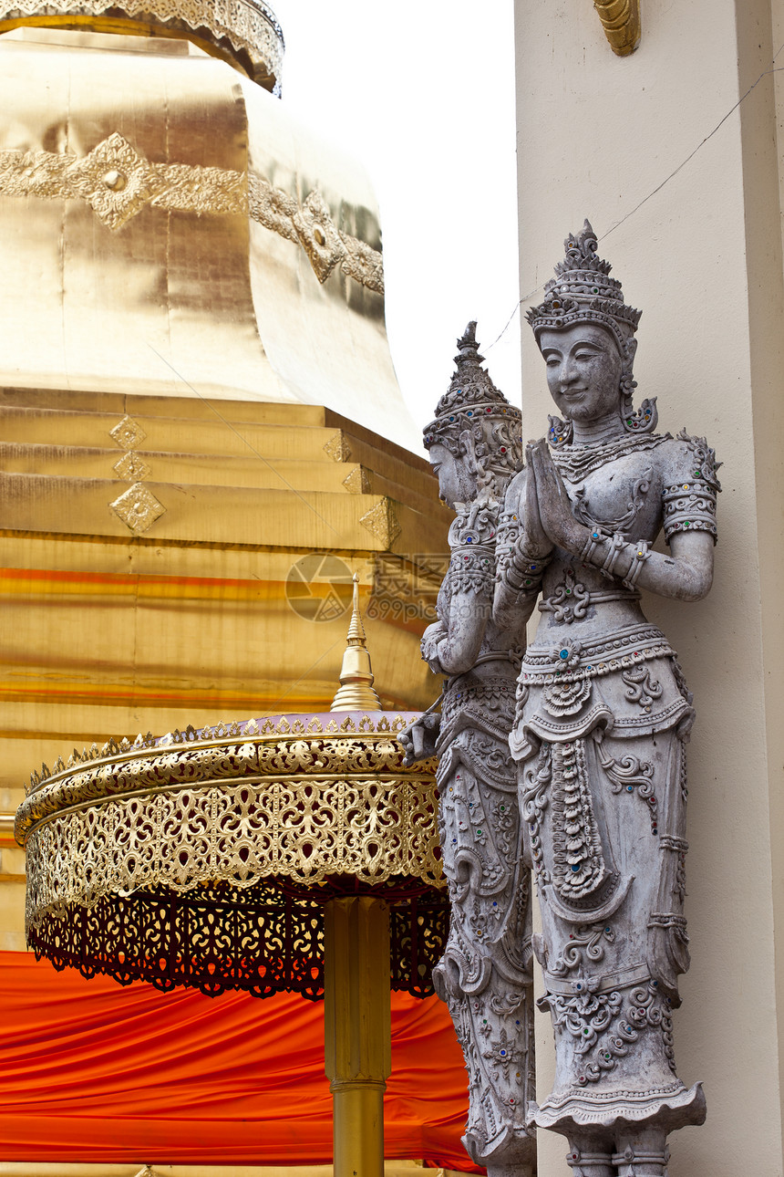 泰国艺术雕像文化藏红花长袍场景佛教徒寺庙宗教教会古董雕塑图片