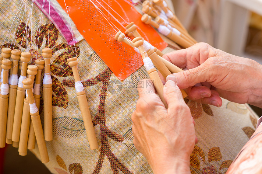 Bobbin 蕾带制作经验手工靠垫精神蕾丝花边制造商工匠梭芯编织图片