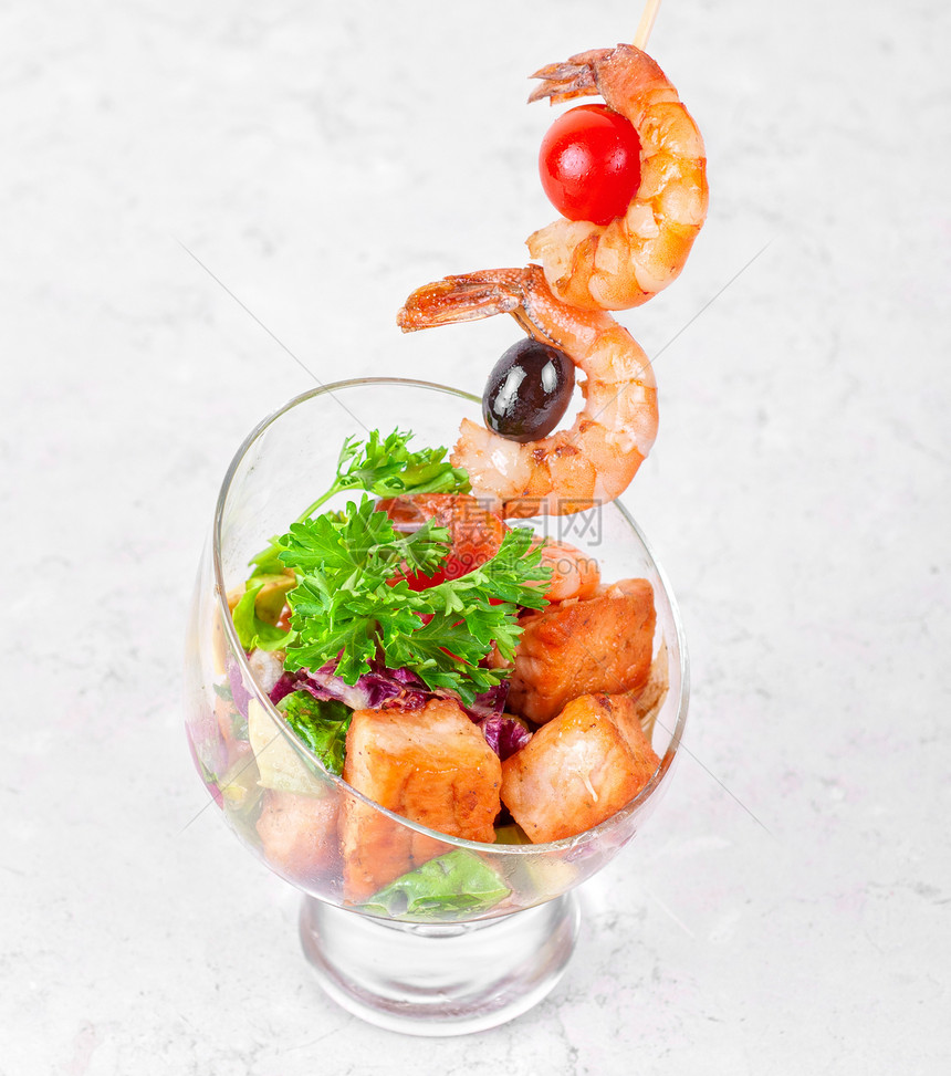 虾和鱼的弗里烤肉串抓饭盘子海洋厨房海鲜胡椒辣椒橙子蔬菜香菜图片