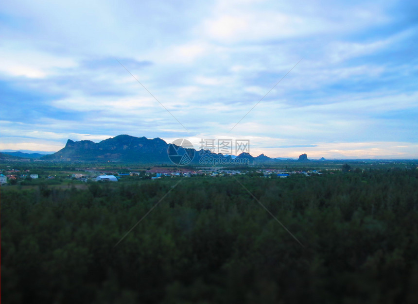 风景天空摄影场景绿色小城生长场地图片