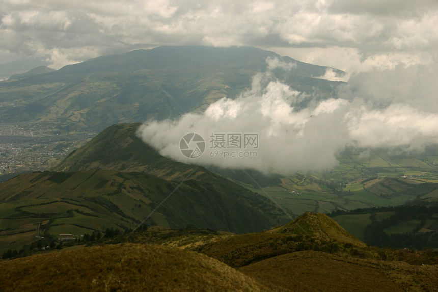 皮钦查岩石照片白色灌木天空黄色黑色爬坡山脉灰色图片