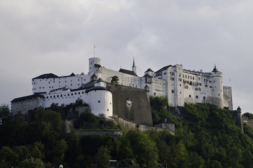萨尔茨堡城堡遗产多云世界节日建筑物文化天空纪念碑旅行堡垒图片