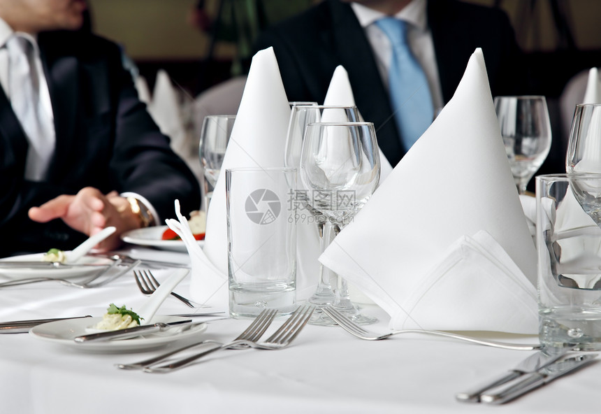 商业午餐会午餐玻璃盘子会议桌子餐厅图片