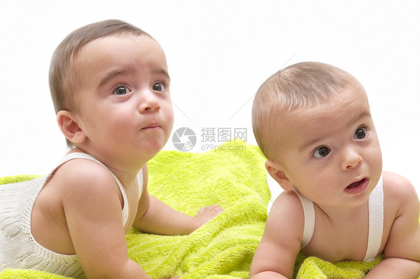 美丽的兄弟孩子们生活童年孩子母性喜悦男孩们娱乐新生双胞胎图片