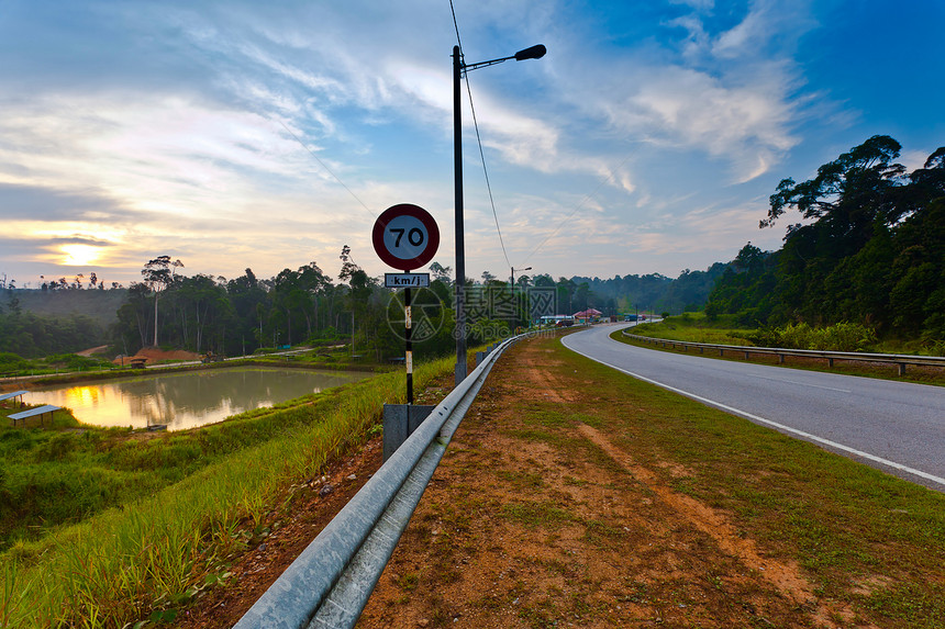 马来西亚的农村道路图片