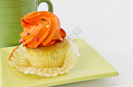 秋天杯饼和橙色霜霜背景图片