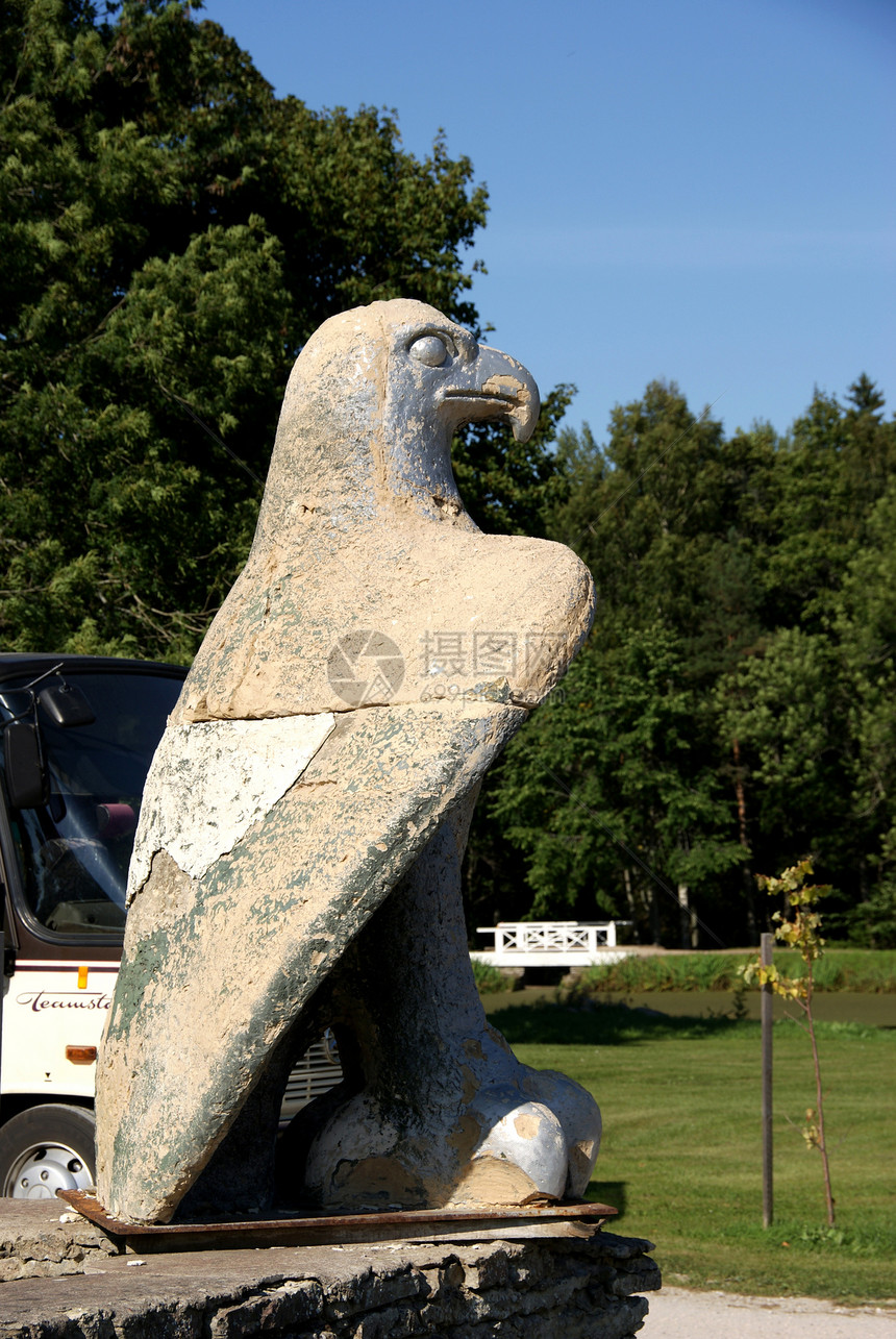 鹰神鹰绿色森林雕塑雕像天空艺术文化旅行翅膀天气图片