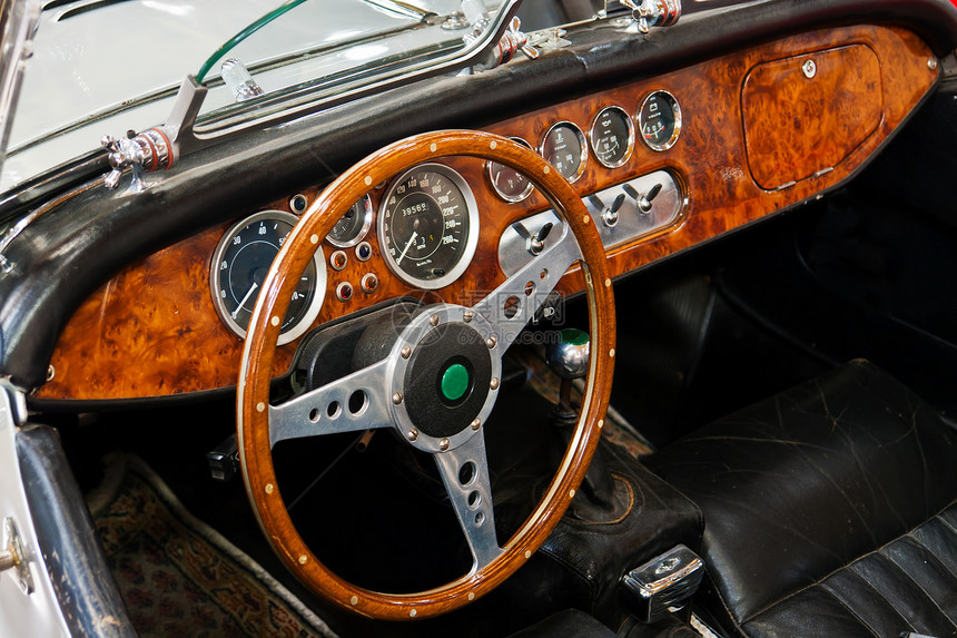 内务和旧式运动车的仪表板奢华档位古董驾驶车轮测量拨号汽车合金机器图片