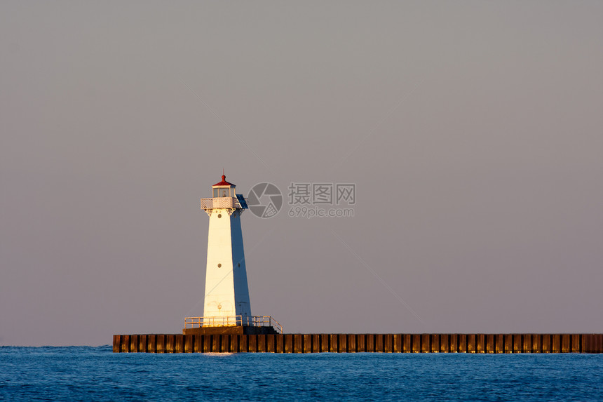 索杜斯湾灯塔湖泊天空白色海湾码头建筑物房屋建筑房子信标图片