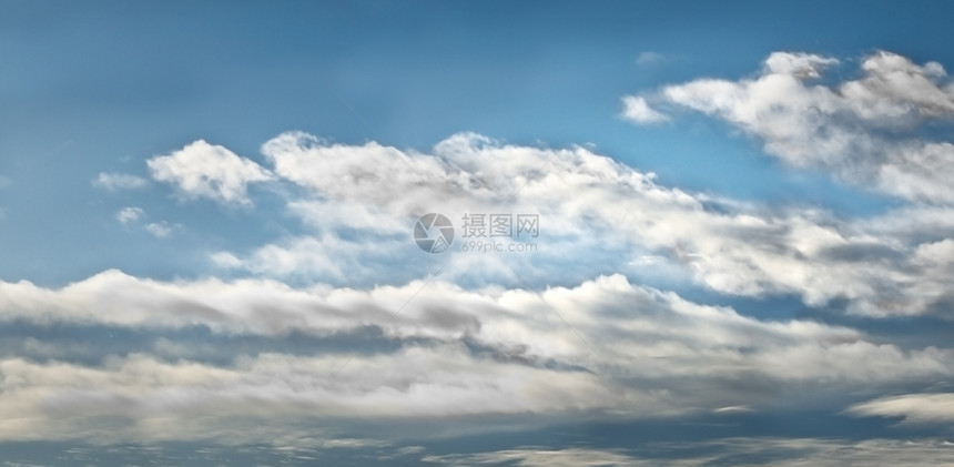 阴云的天空夏季风暴即将来临白色阳光蓝色天堂环境天气天际气氛气候气象图片