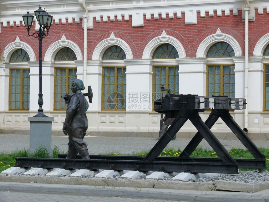 铁路工程师纪念碑     耶卡捷琳堡铁轨博物馆旅行地标运输男人青铜雕塑车站图片