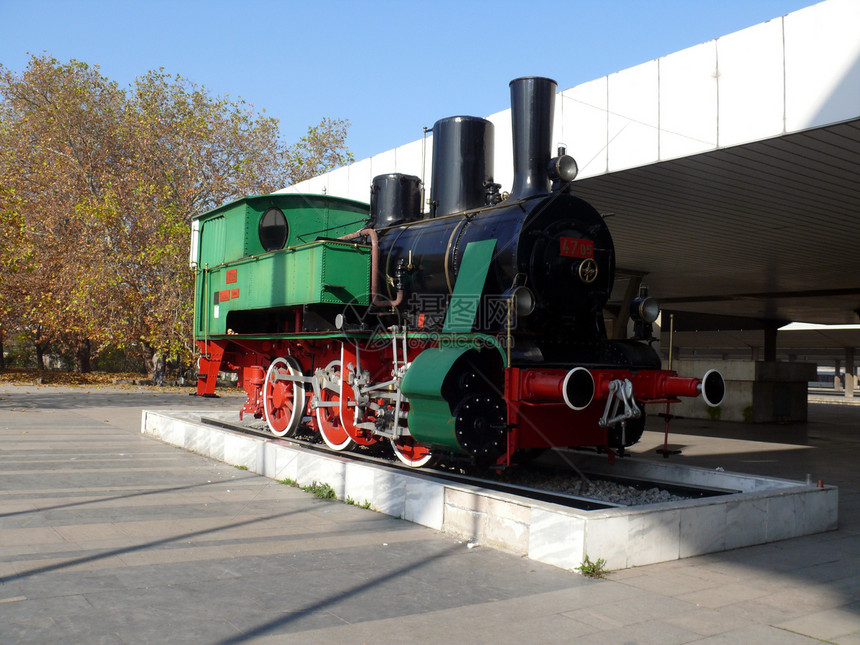 保加利亚索非亚火车站的老车手图片