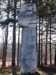 保加利亚普莱文斯科贝列夫公园皮洛戈夫博士纪念碑高清图片