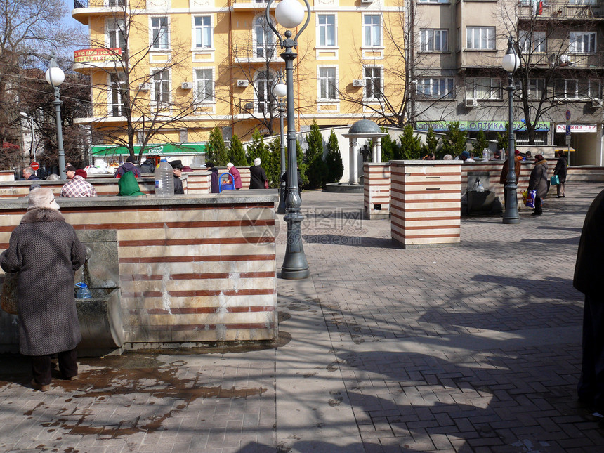 保加利亚索非亚市中心公共矿泉水弹簧中心正方形城市民众石头温泉治疗矿物图片