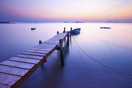 沿海岸喷出日出旅游日落蓝色场景旅行小路假期码头钓鱼木头反射高清图片素材