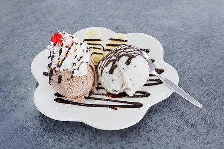 冰淇淋曲奇和奶油香蕉高清图片