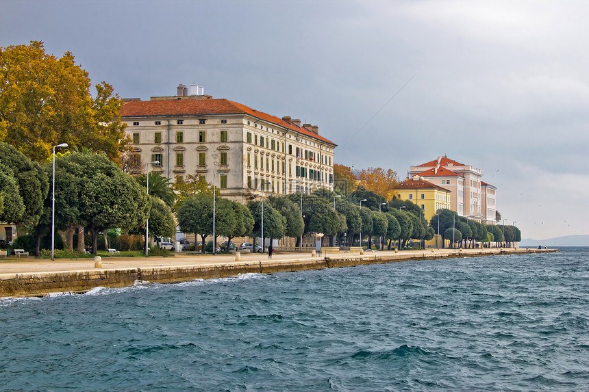 美丽的亚得里亚海城Zadar河滨图片