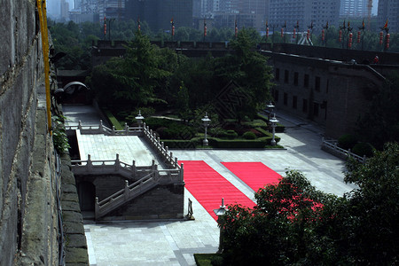 西安市中心 南门的庭院 红色石头旅游建筑风格地砖建筑学房子横幅红地毯风化玻璃背景图片