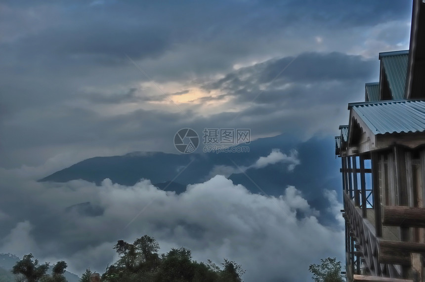 云海 蓝山 棉花 灌木 暴风云条纹森林绿色天空风暴村庄衬套白色蓝色图片