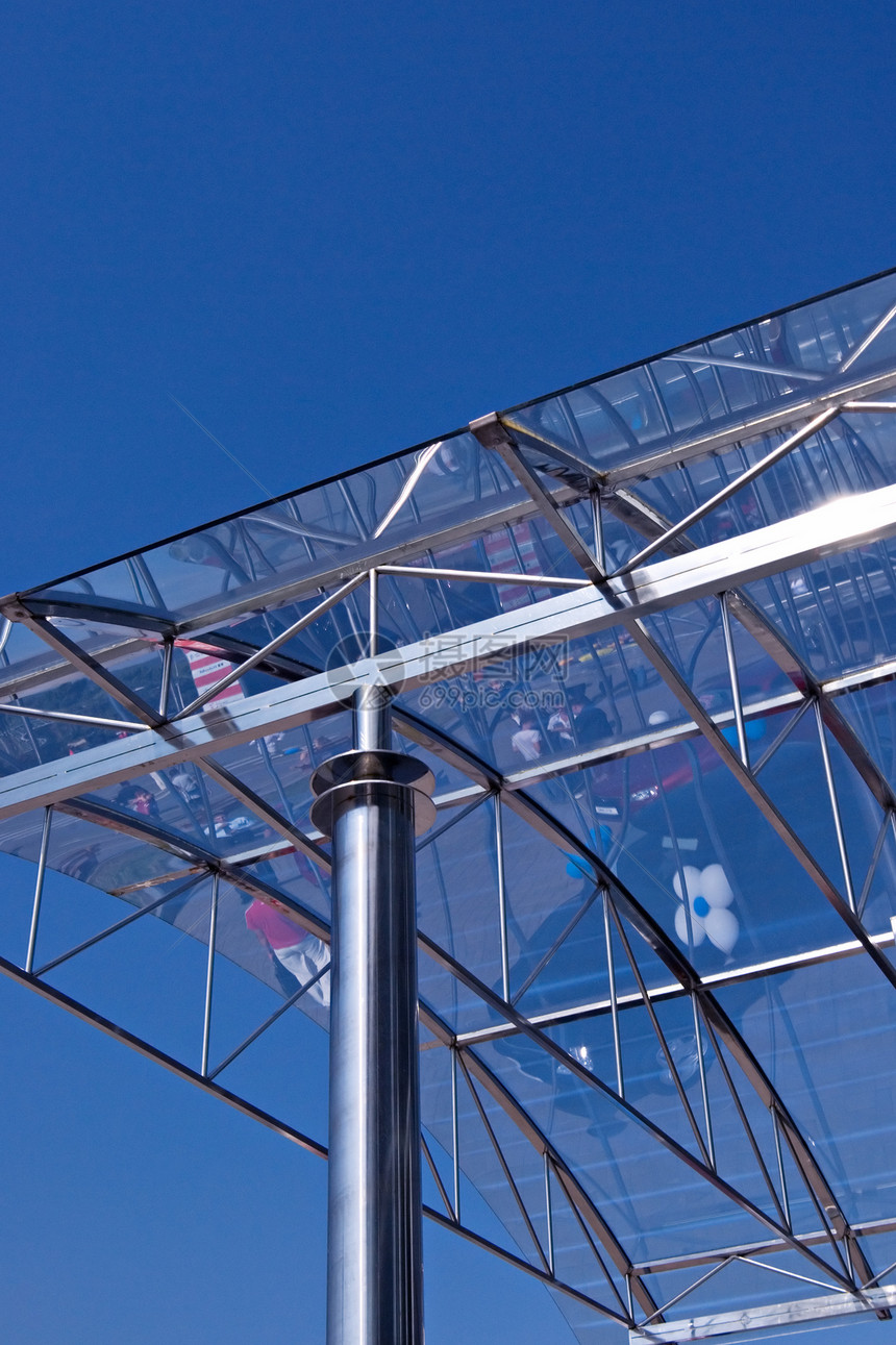玻璃玻璃屋顶建筑反射摩天大楼天空城市蓝色天气窗户多云商业图片