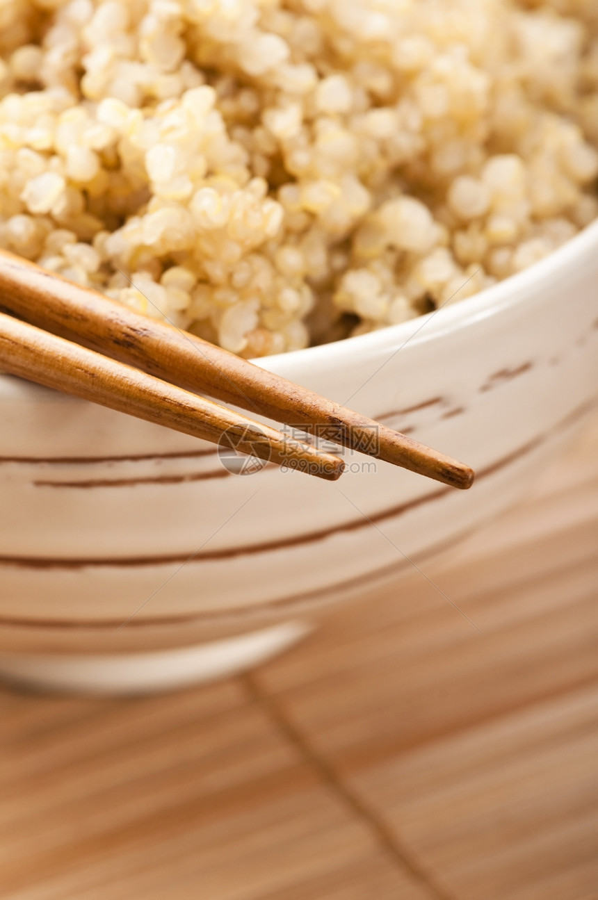 奎诺亚谷物乡村饮食种子收成营养桌子木头粮食白色食物图片