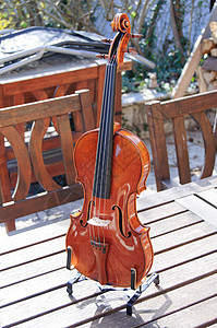 维林语Name红色音乐会木头古典音乐字符串音乐乐器背景图片