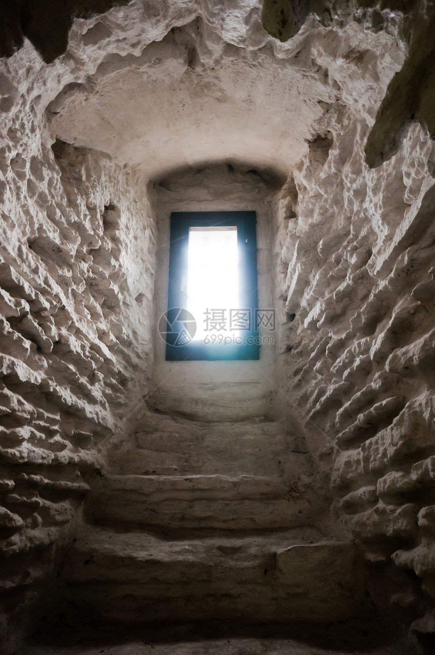 城堡中的窗口石头走廊砂岩天空堡垒通道门户网站隧道图片