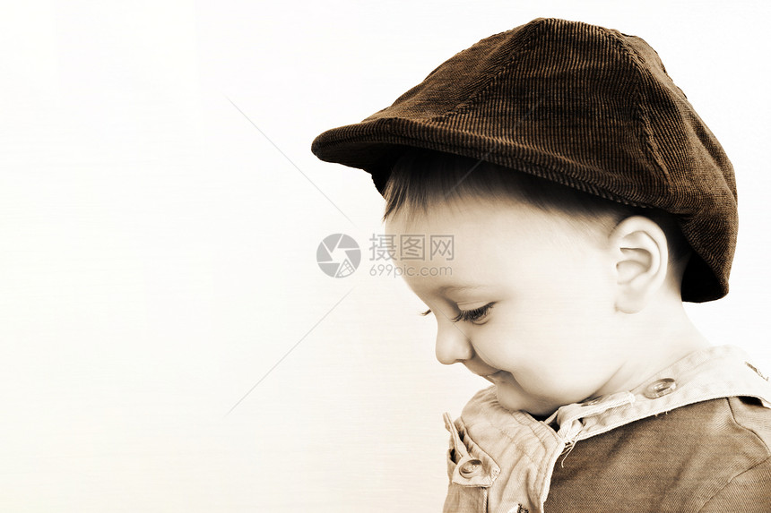 可爱的婴儿帽子工作室童年条纹棕色微笑眼睛棕褐色男性白色图片