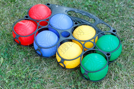 法式滚球平方石蓝色黄色塑料红色滚球绿色游戏花园休闲背景
