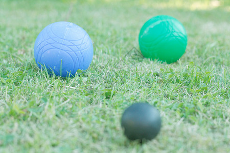 魁地奇平方石休闲塑料绿色滚球花园蓝色游戏红色黄色背景