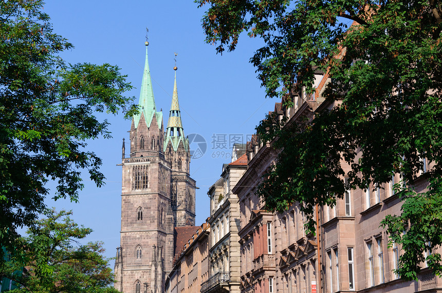德国纽伦堡圣洛伦茨教堂建筑建筑学景观教会尖塔天空旅游历史蓝天城市图片