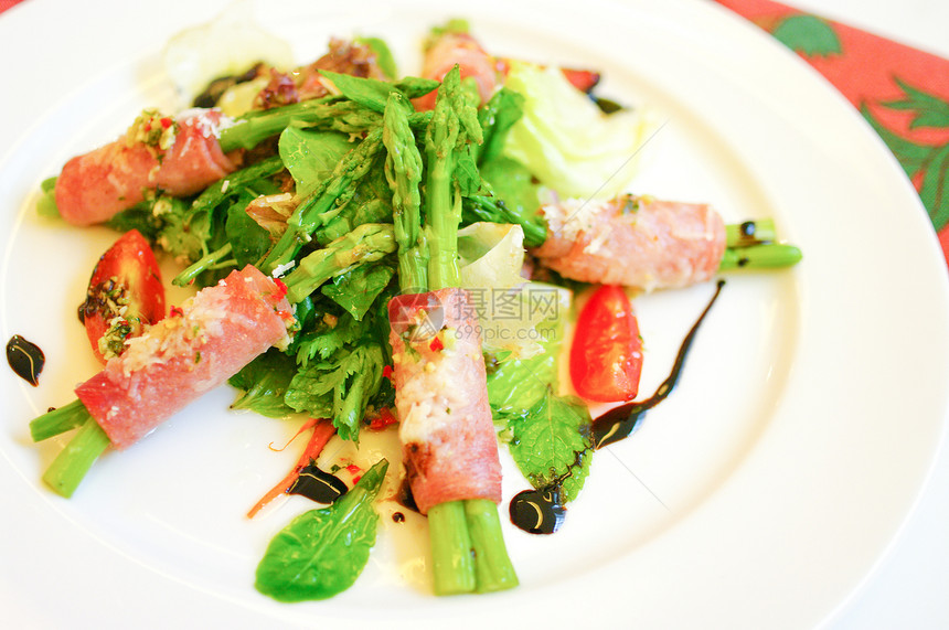 阿斯帕拉古沙拉白色盘子午餐辣椒沙拉饮食食物健康餐厅蔬菜图片