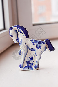 玩具陶瓷马窗户白色蓝色高清图片