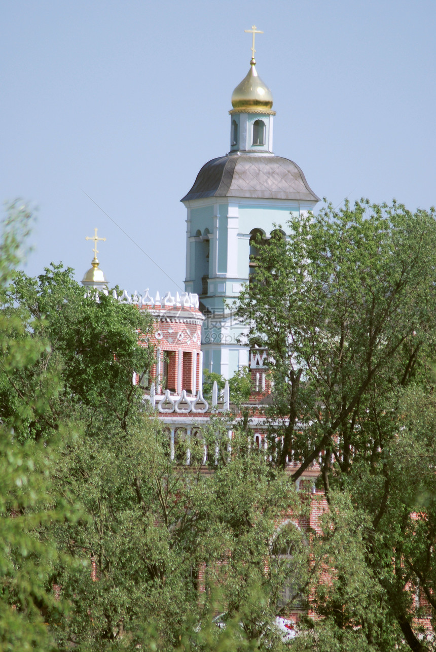 教堂在叶卡捷琳娜宫 莫斯科 扎里齐诺建筑学女王建筑天空津诺博物馆地标公园历史性绿色图片