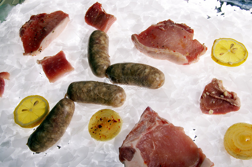肉和香肠猪肉冷食食物烹饪早餐店铺熏肉牛肉火腿原油图片