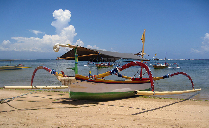 印度尼西亚渔船 印尼渔船旅行白色冒险港口航海太阳漂浮热带活动阳光图片
