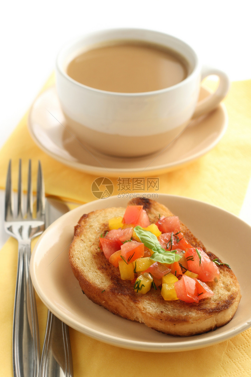 用切开的蔬菜烤面包野餐小吃油炸牛奶胡椒飞碟咖啡早餐食物图片