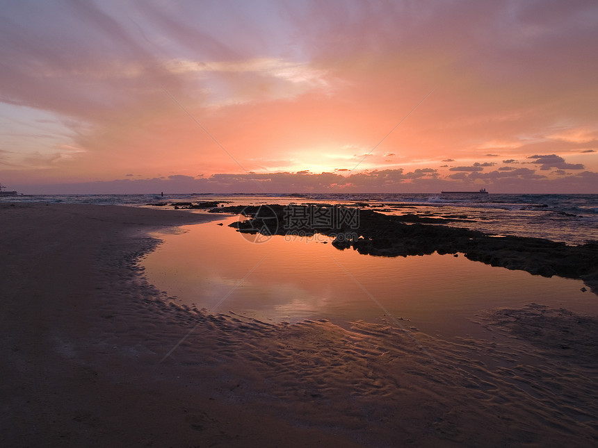 日落时美丽的海景旅行反射太阳情调支撑天空荒野海岸墙纸岩石图片