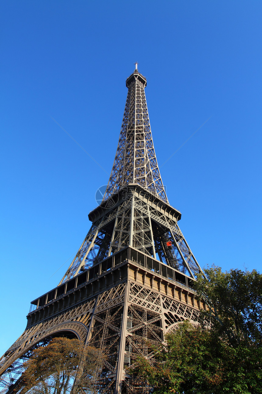 著名的巴黎埃菲尔铁塔地标纪念碑假期国家绿色天空城市旅游旅行传统图片