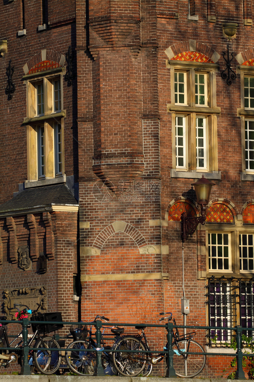 阿姆斯特丹的房屋建筑运河城市特丹自行车血管蓝色财产灯笼旅行风格图片